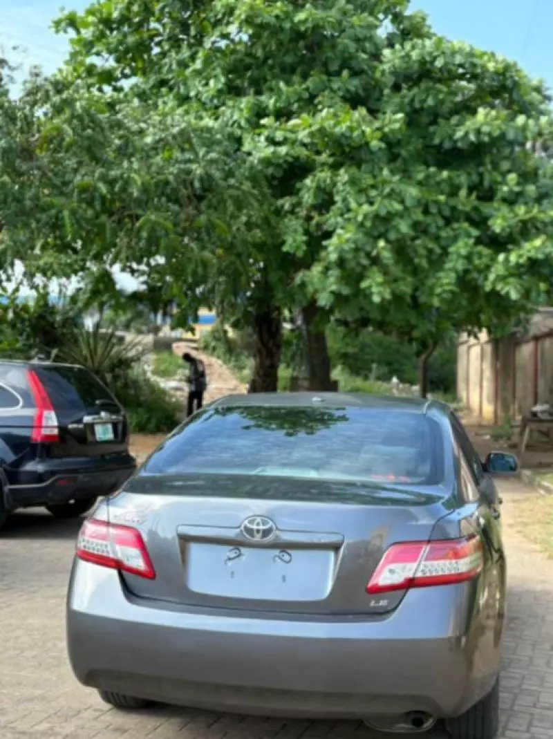 Toyota Camry   - 2011