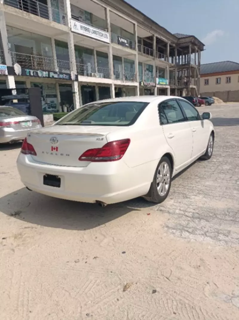 Toyota Avalon - 2008