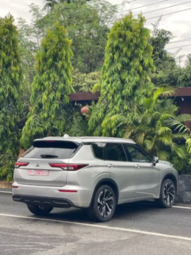 Mitsubishi OUTLANDER   - 2023