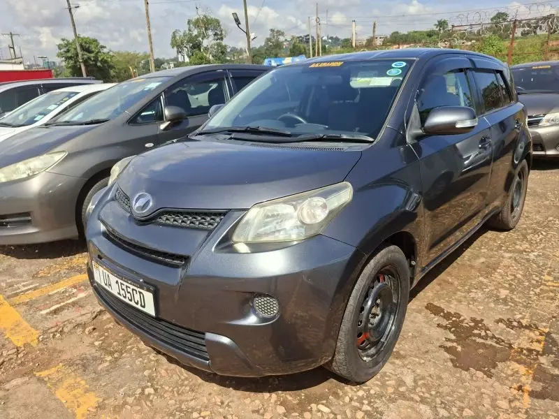 Toyota Ist    - 2010