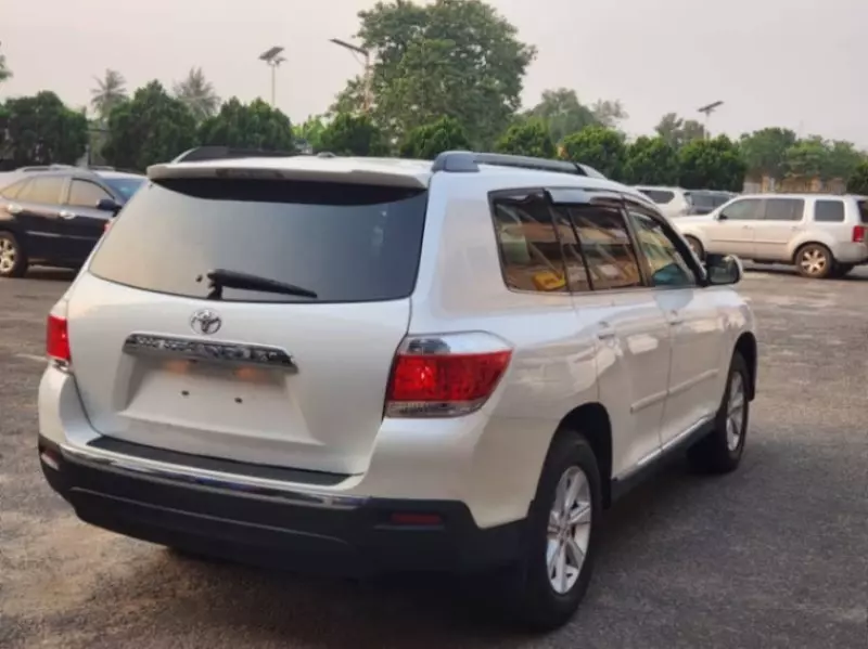 Toyota Highlander   - 2011