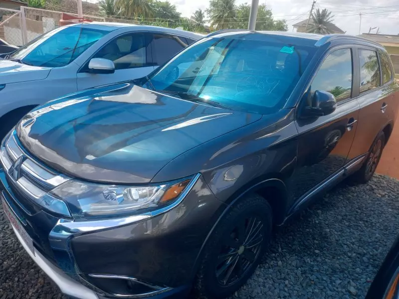 Mitsubishi OUTLANDER   - 2016