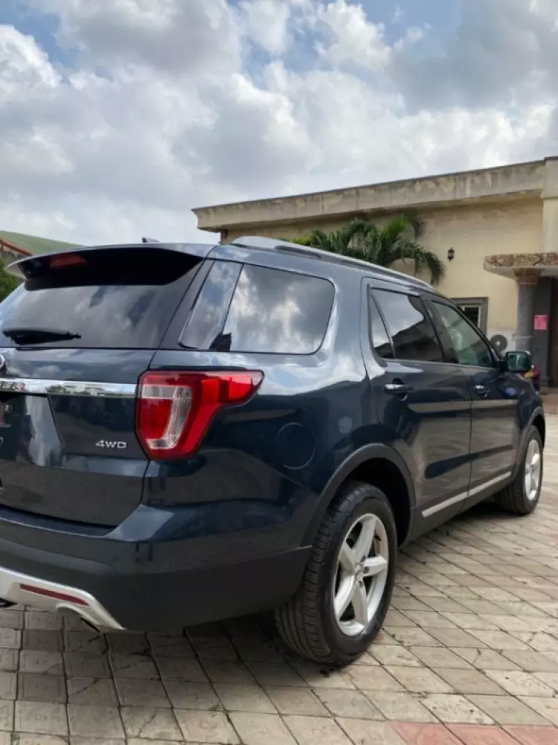Ford Explorer   - 2017