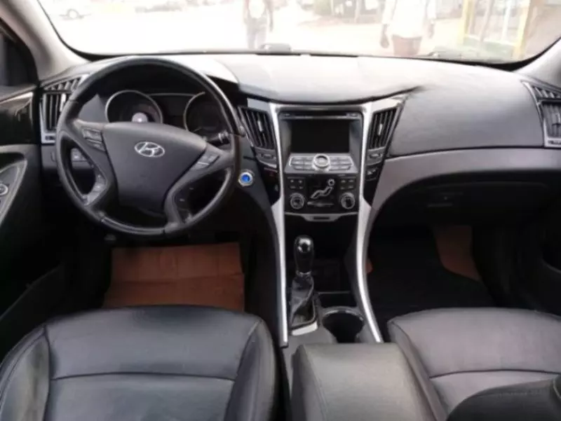 Hyundai Sonata   - 2011