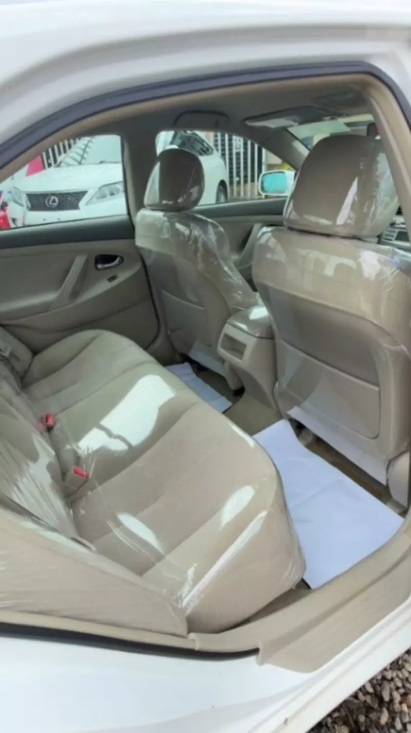 TOYOTA Camry - 2010