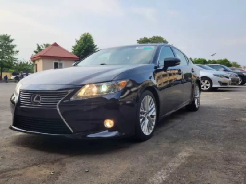 Lexus ES   - 2013