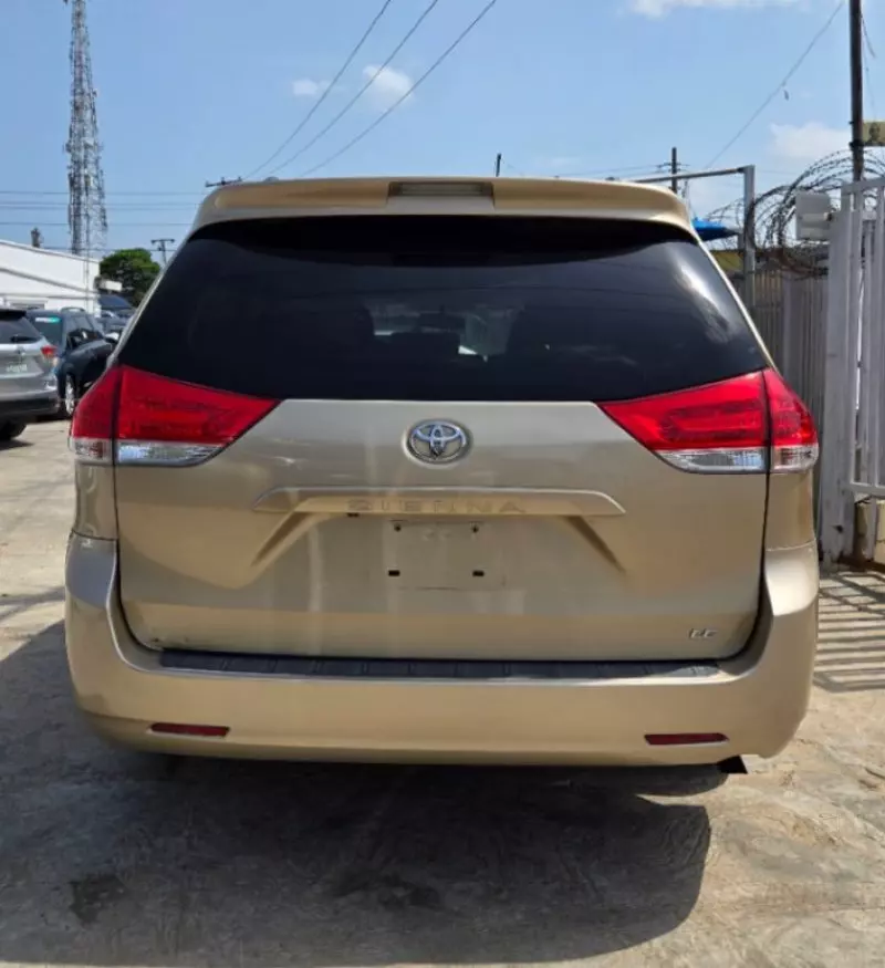 Toyota Sienna   - 2012