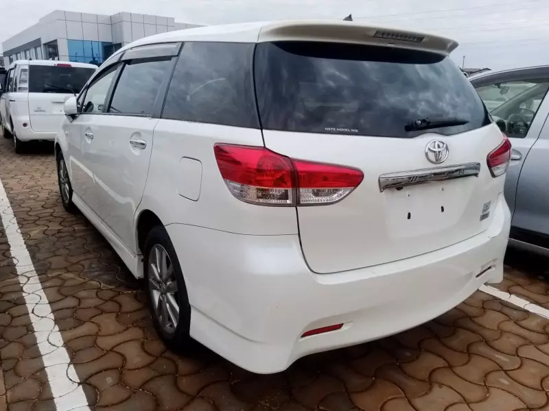 Toyota Wish   - 2012
