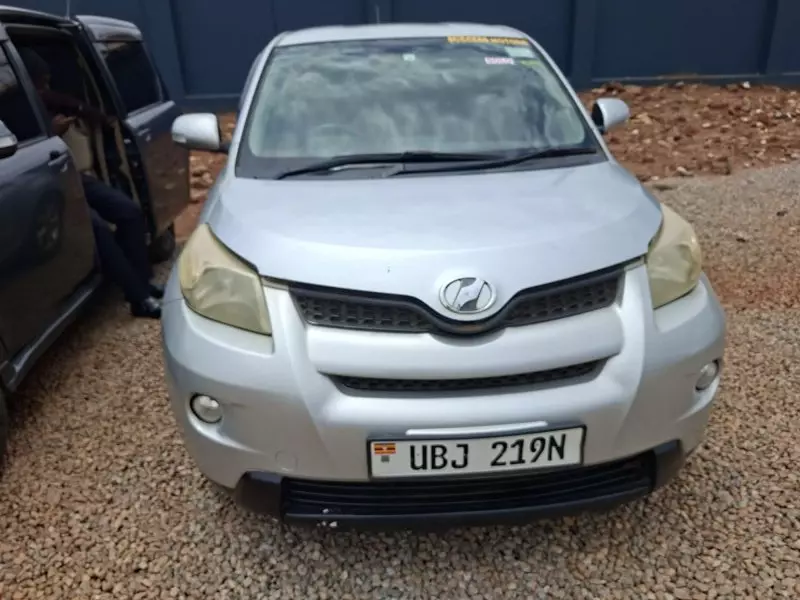 TOYOTA Ist    - 2008