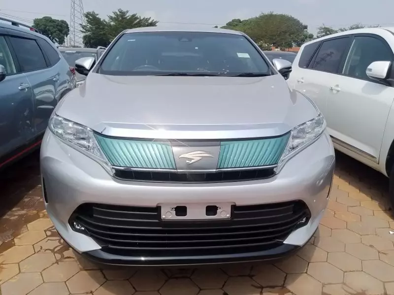 Toyota Harrier   - 2017