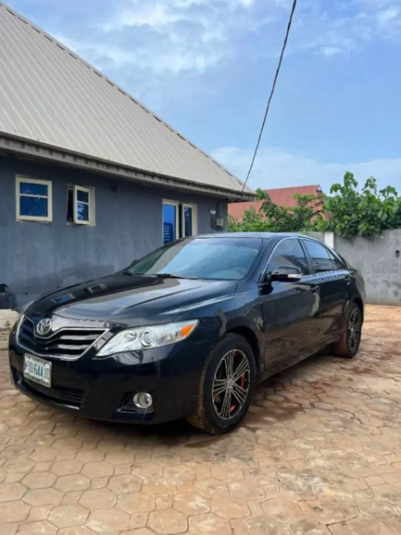 Toyota Camry   - 2011