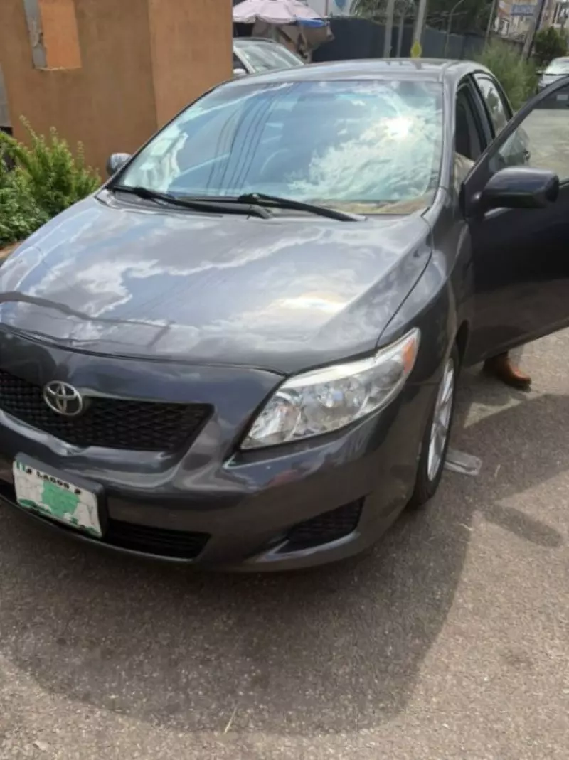 Toyota Corolla   - 2010