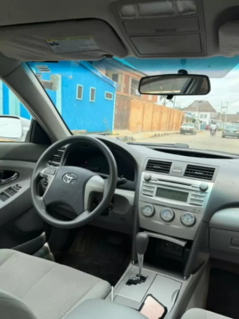 Toyota Camry   - 2011