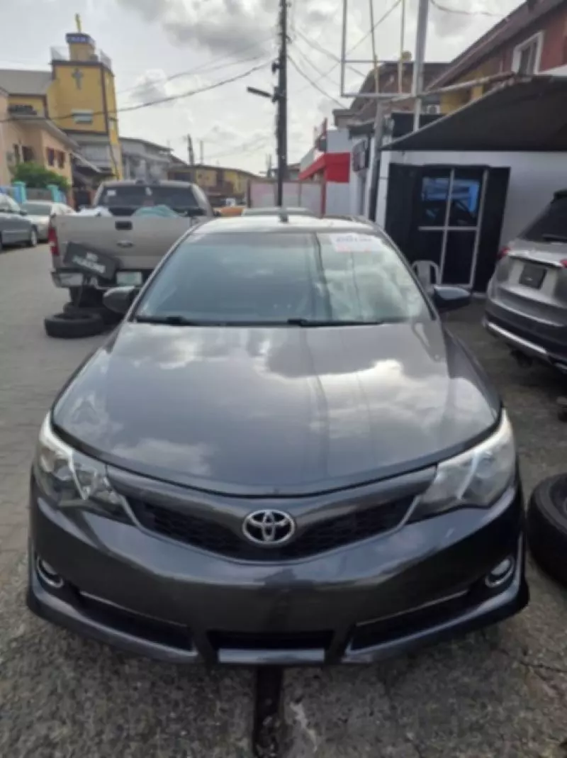 Toyota Camry   - 2013