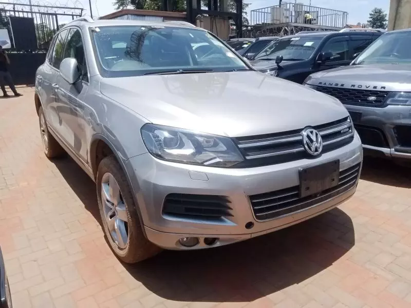 Volkswagen Touareg   - 2012