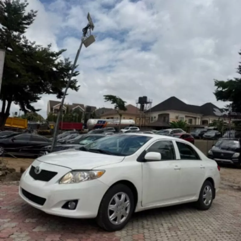 TOYOTA Corolla   - 2010
