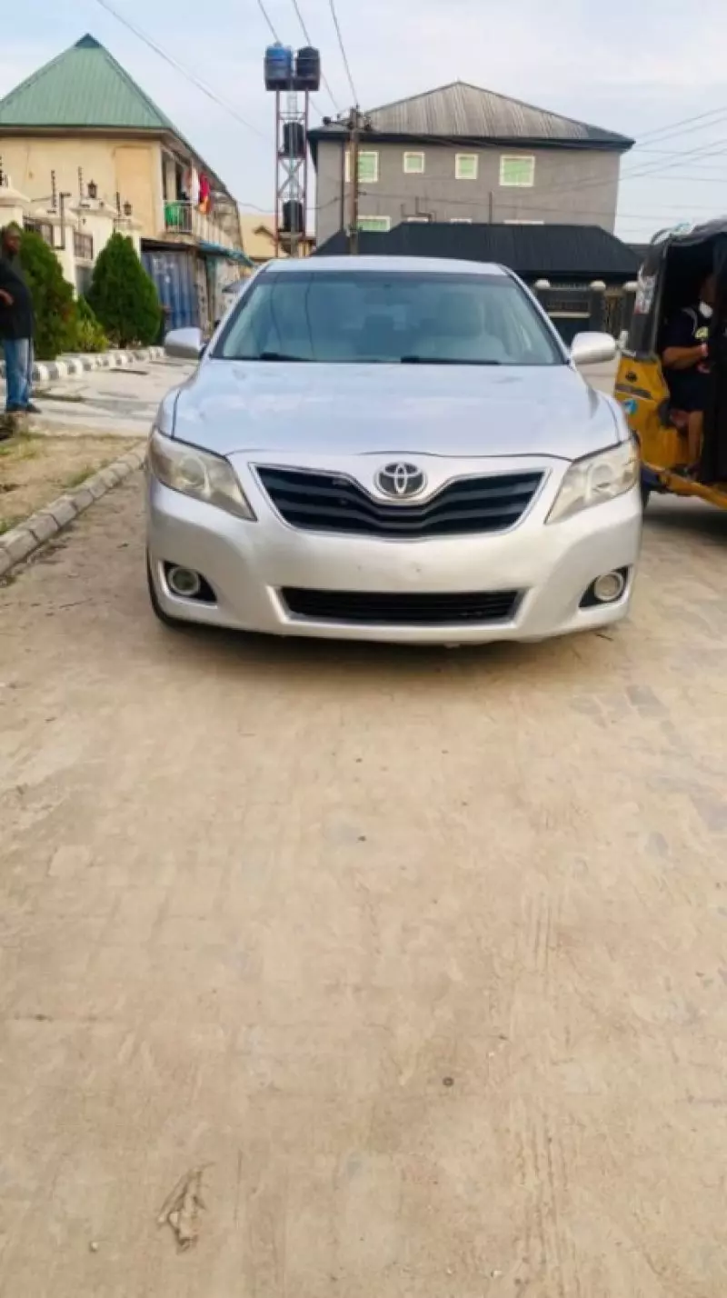 Toyota Camry   - 2011