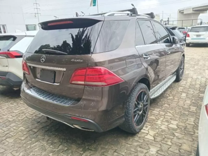 Mercedes-Benz GL 400   - 2025