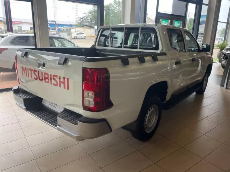 Mitsubishi L200   - 2026