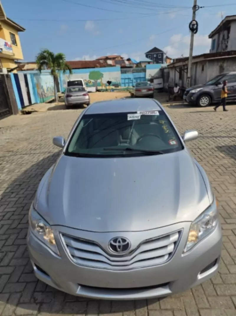 TOYOTA Camry   - 2010