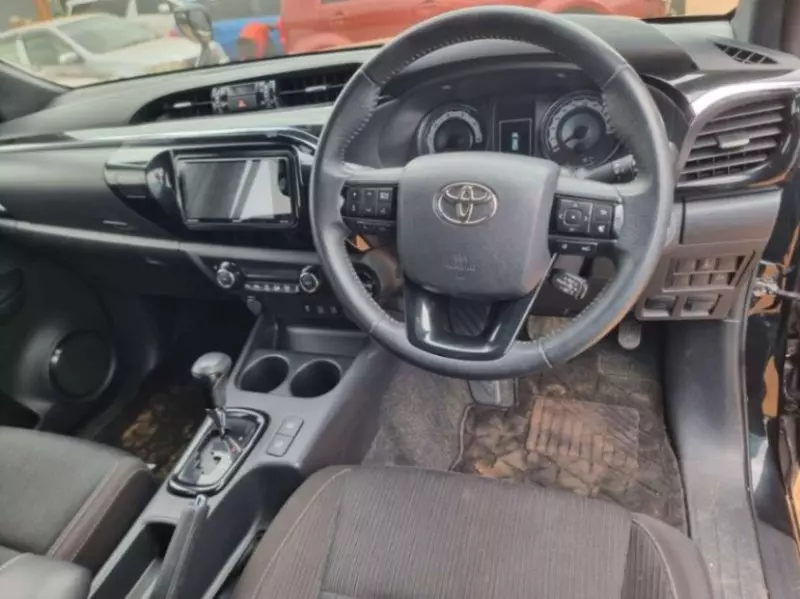 Toyota Hilux   - 2019