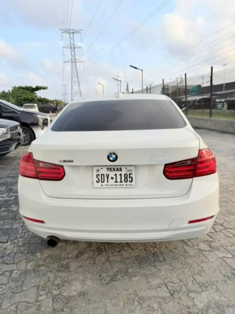 BMW 320i   - 2013