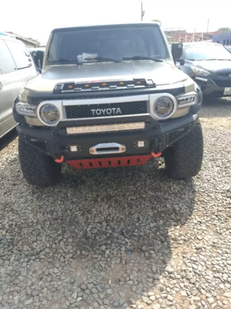 Toyota FJ Cruiser   - 2012