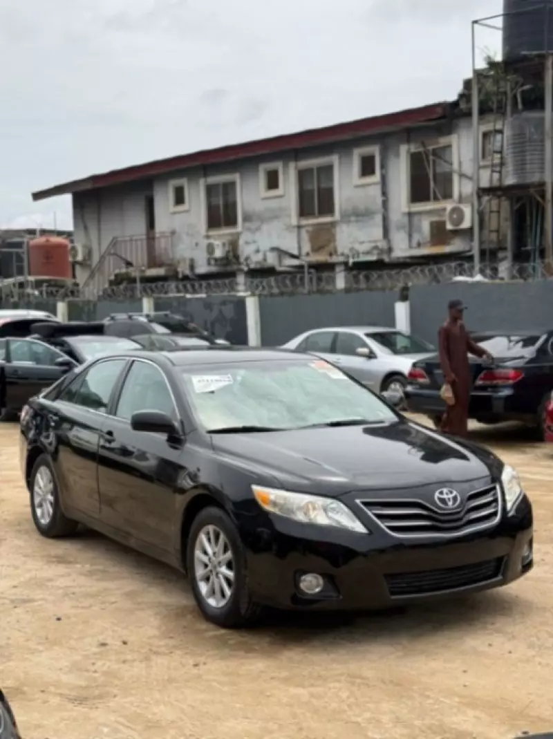 TOYOTA Camry   - 2010