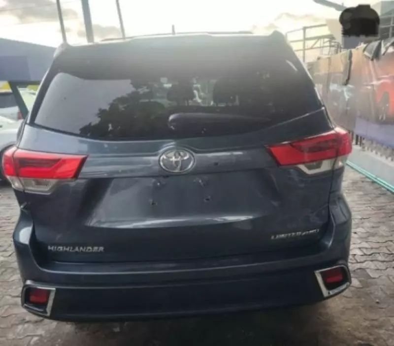 Toyota Highlander   - 2017