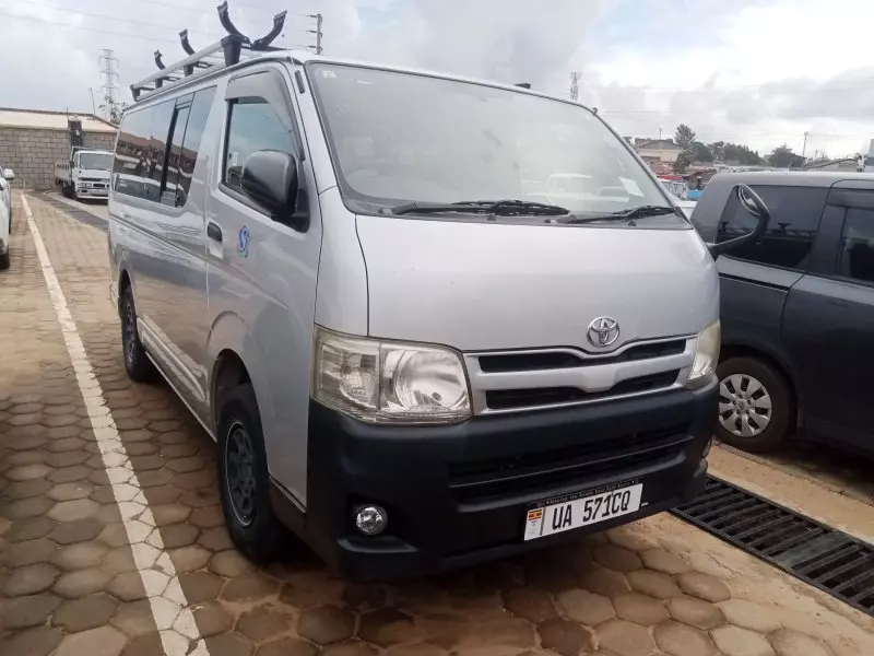 TOYOTA Hiace - 2014