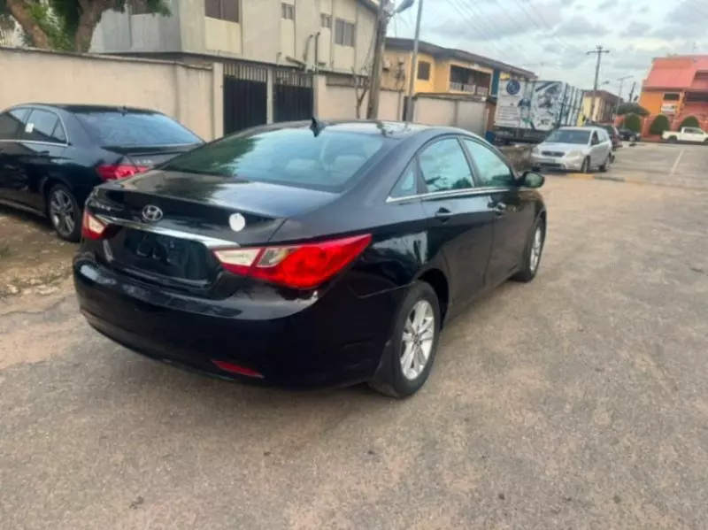 Hyundai Sonata   - 2013