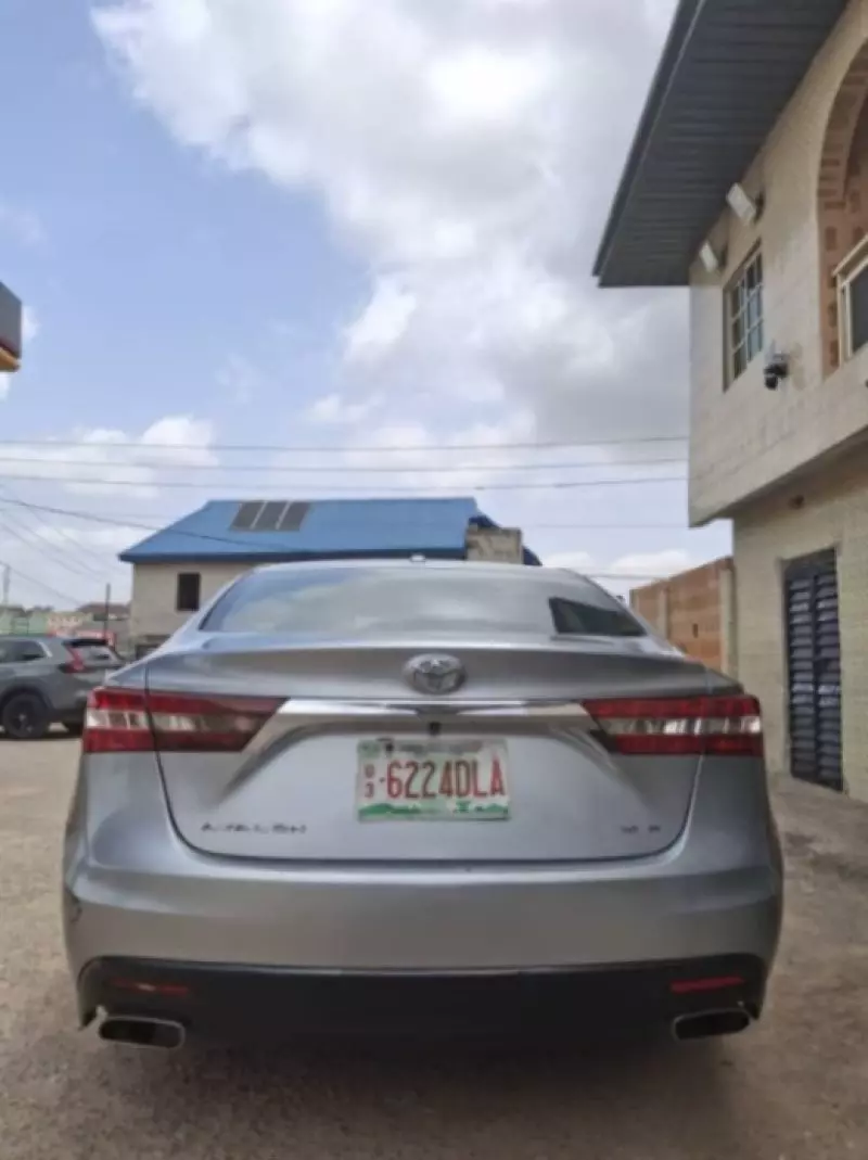 TOYOTA Avalon - 2015