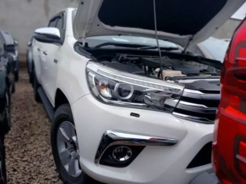 Toyota Hilux   - 2017
