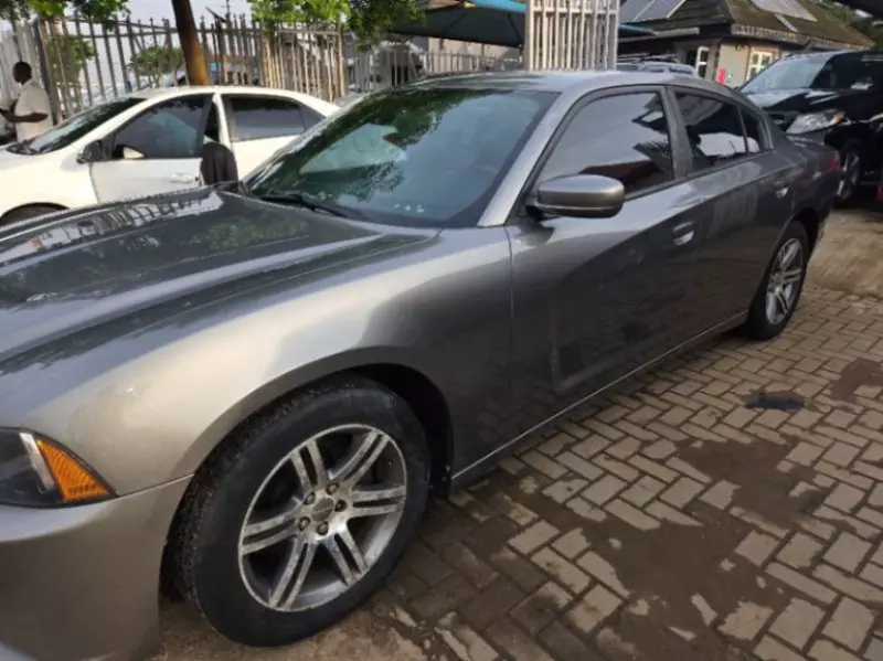 Dodge Charger   - 2011