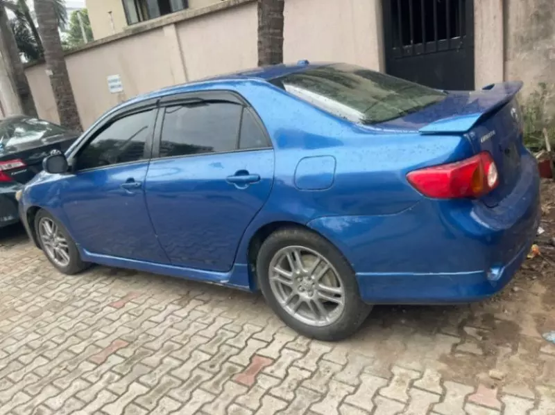 TOYOTA Corolla   - 2010