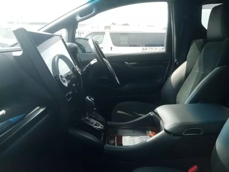 Toyota Alphard   - 2021