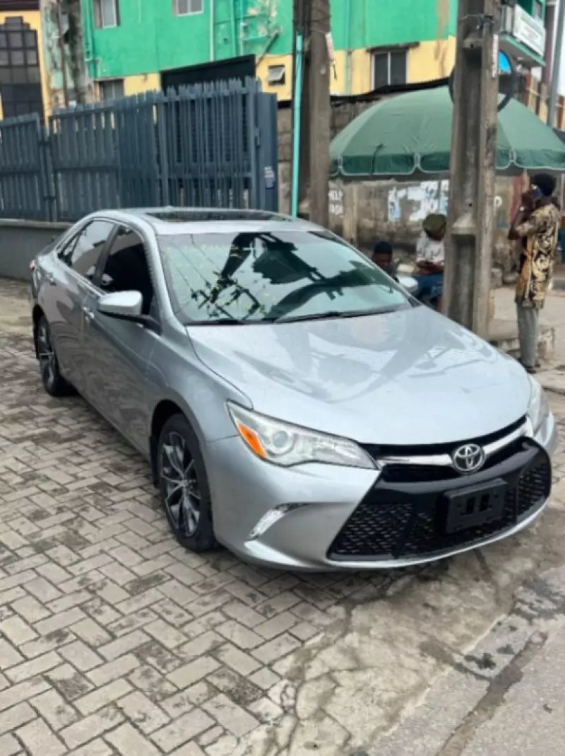 TOYOTA Camry - 2016