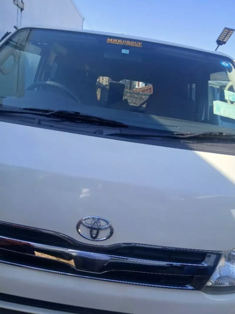 Toyota Hiace   - 2012
