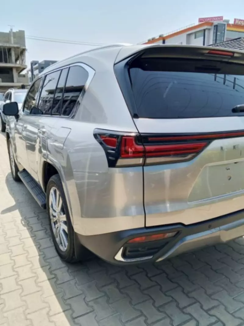 Lexus LX   - 2023