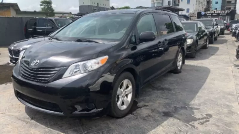 Toyota Sienna   - 2006