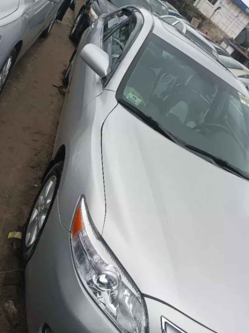 Toyota camry   - 2010