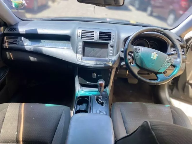 Toyota Crown   - 2009