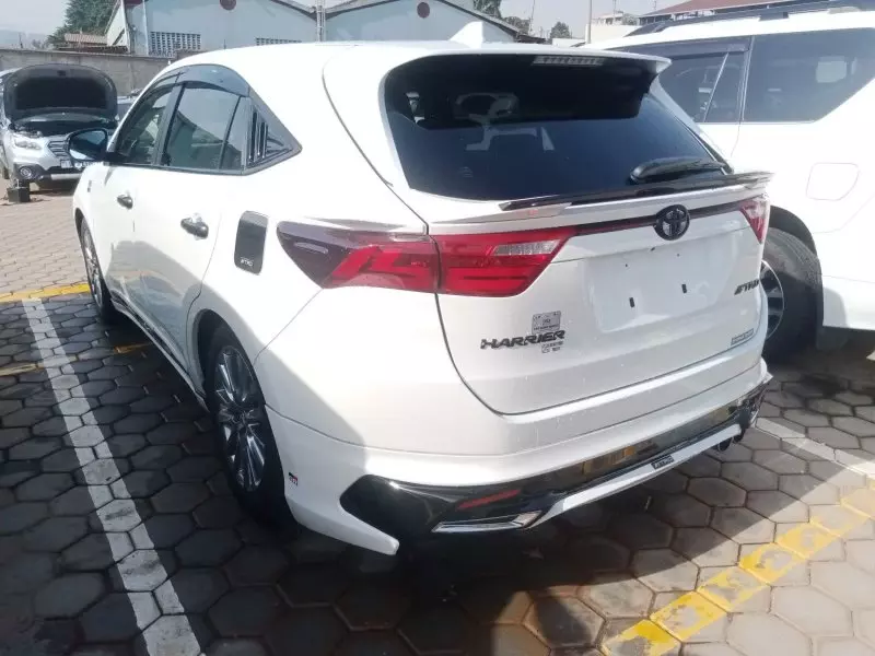 Toyota Harrier   - 2017