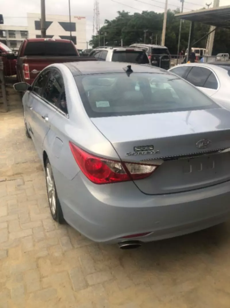 Hyundai SONATA 2,0L BVA / Cuir Luxury   - 2011