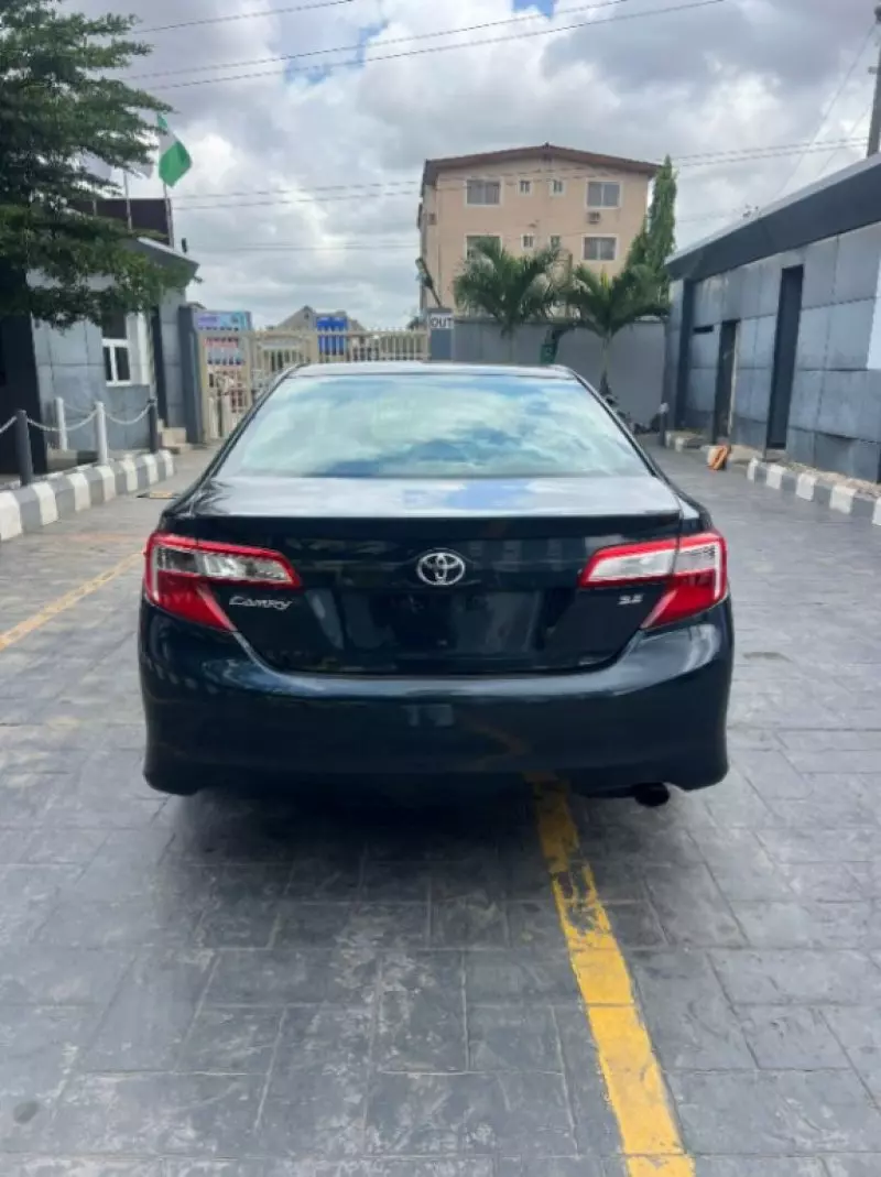 TOYOTA Camry - 2012