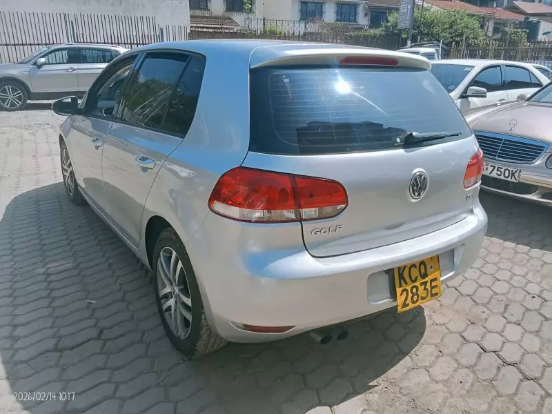 Volkswagen Golf   - 2011