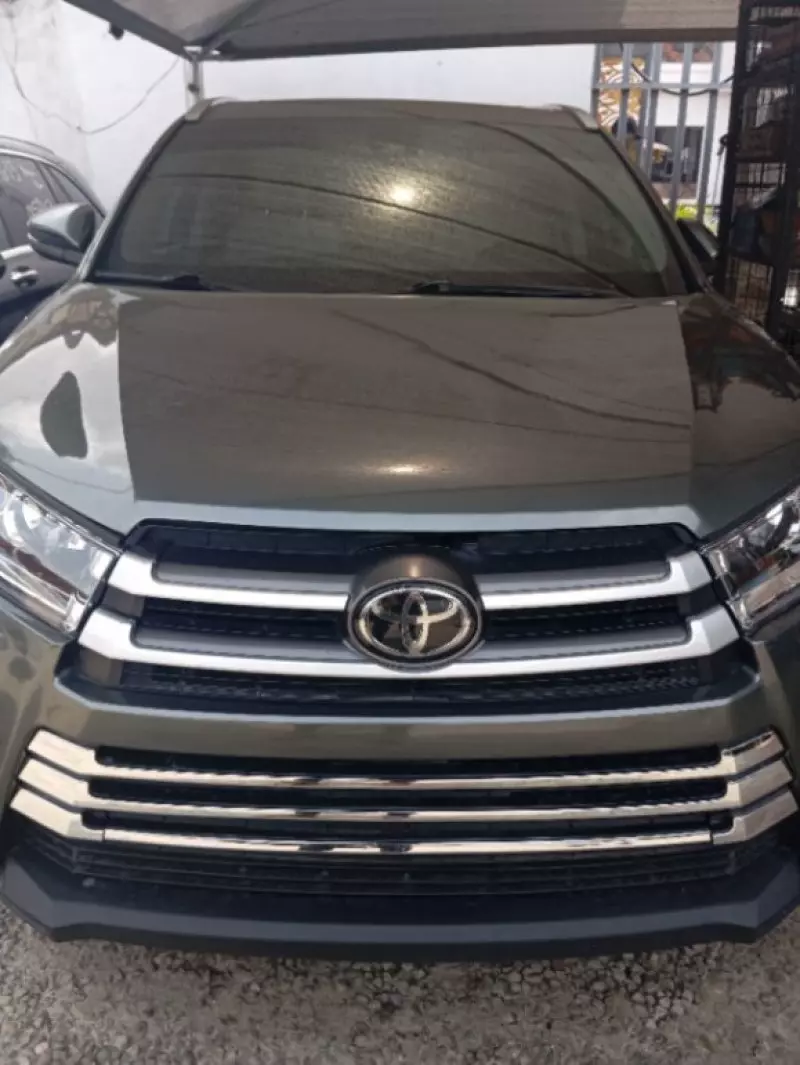 Toyota Highlander   - 2017