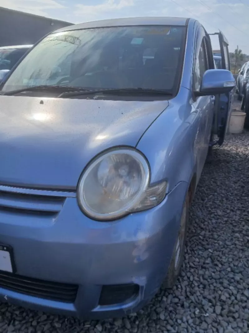 TOYOTA Sienta   - 2011