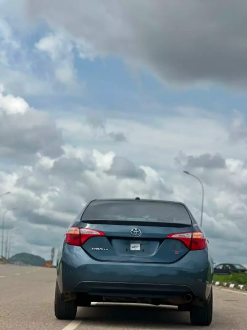 TOYOTA Corolla   - 2015