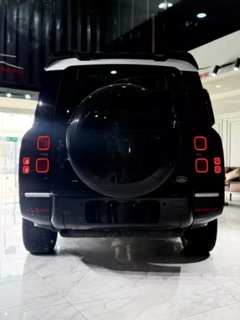 Land Rover Defender   - 2023